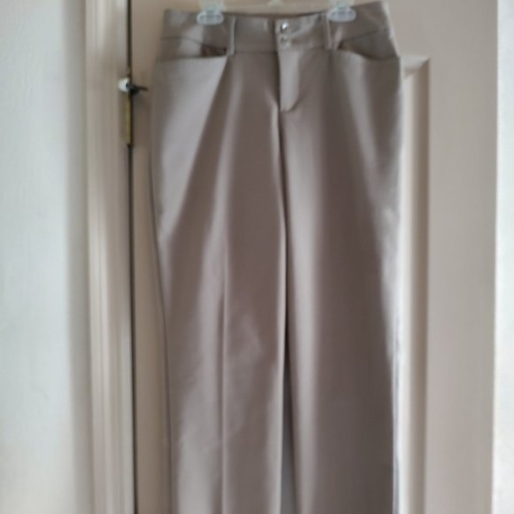 lee secretly shapes pants